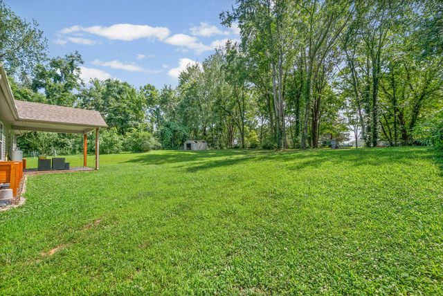 1691 Hugh Hunter Rd, Oak Grove, KY 42262