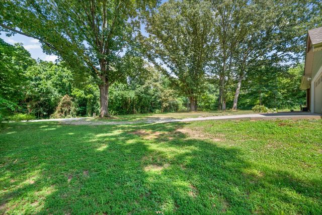 1691 Hugh Hunter Rd, Oak Grove, KY 42262