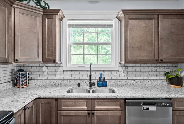 1691 Hugh Hunter Rd, Oak Grove, KY 42262