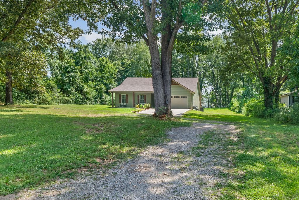 1691 Hugh Hunter Rd, Oak Grove, KY 42262