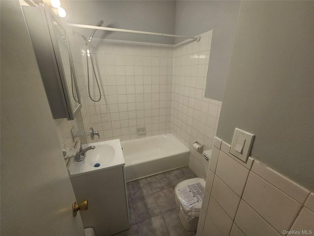 202-15 Hollis Avenue R, Saint Albans, NY 11412