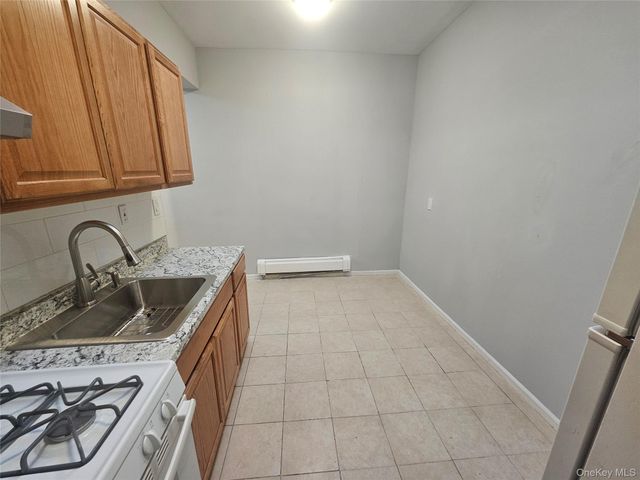 202-15 Hollis Avenue R, Saint Albans, NY 11412