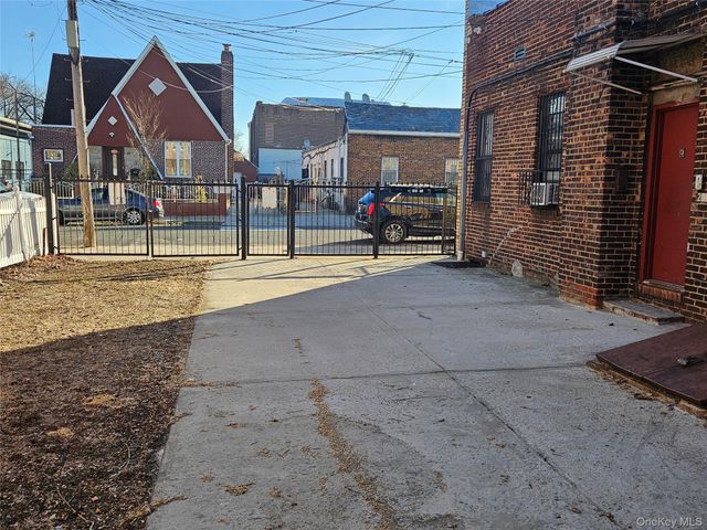 202-15 Hollis Avenue R, Saint Albans, NY 11412