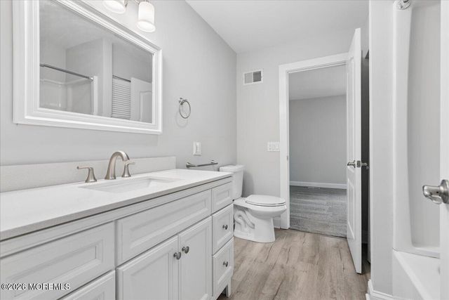 70 Oak Lane, Eatontown, NJ 07724