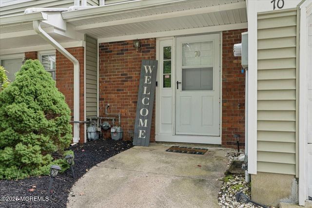 70 Oak Lane, Eatontown, NJ 07724