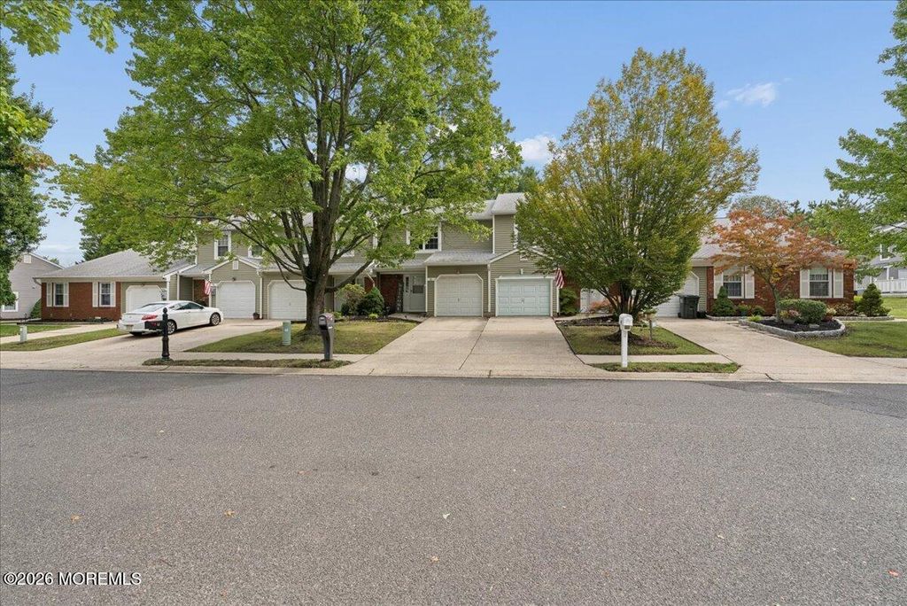 70 Oak Lane, Eatontown, NJ 07724