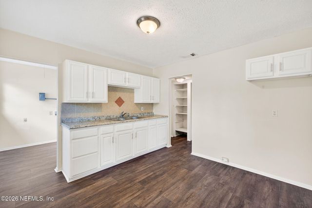 7014 CHRISTOPHER ROBIN Drive, Jacksonville, FL 32210