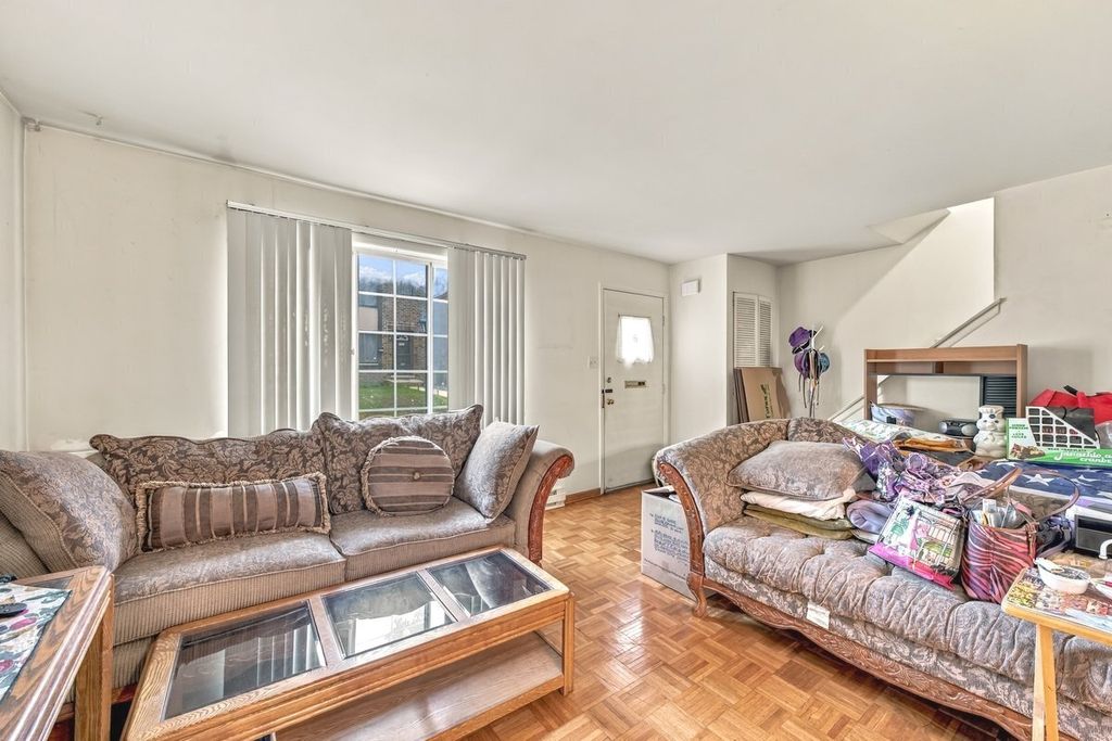 17W678 Kirkland Lane, Villa Park, IL 60181 — photo 2