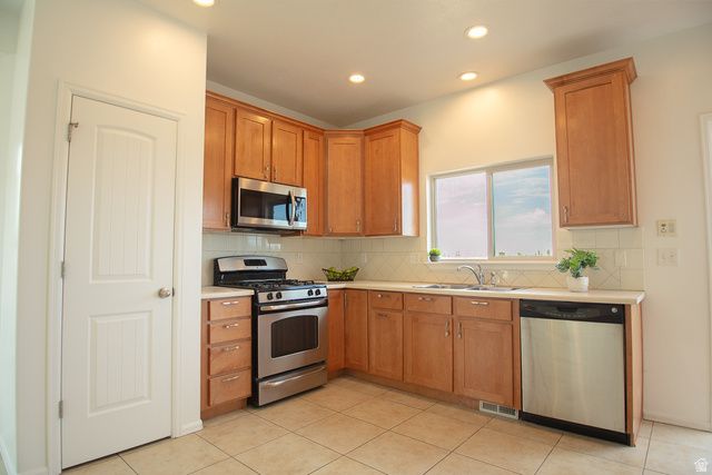 3365 N FALCON WAY, Layton, UT 84040