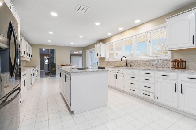 2056 W Laurel Road, London, KY 40741