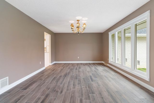 2056 W Laurel Road, London, KY 40741