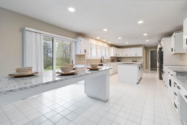 2056 W Laurel Road, London, KY 40741