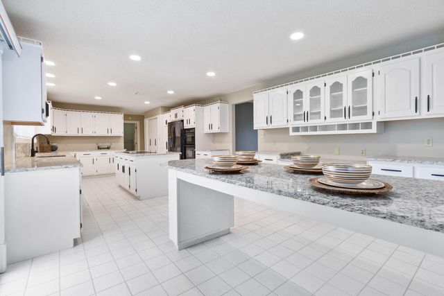 2056 W Laurel Road, London, KY 40741