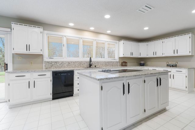 2056 W Laurel Road, London, KY 40741