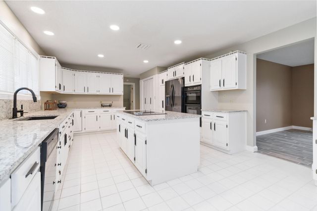 2056 W Laurel Road, London, KY 40741