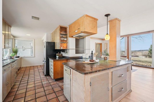 1009 Spring Valley ROAD, Burlington, WI 53105