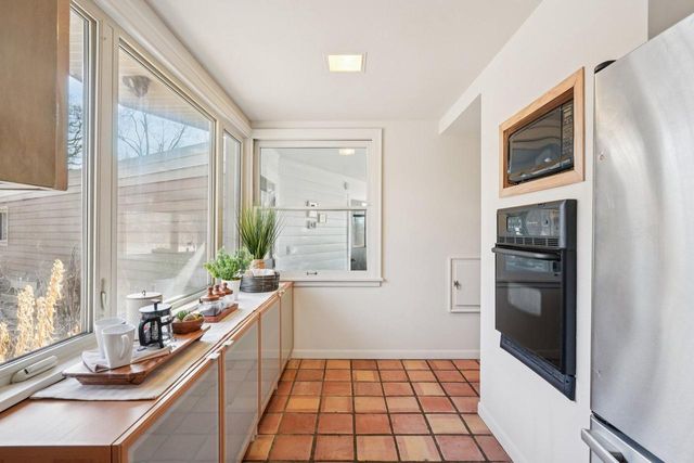 1009 Spring Valley ROAD, Burlington, WI 53105