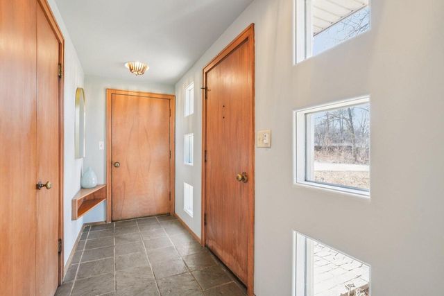 1009 Spring Valley ROAD, Burlington, WI 53105