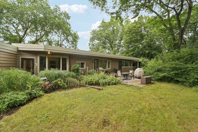 1009 Spring Valley ROAD, Burlington, WI 53105