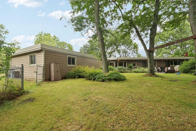 1009 Spring Valley ROAD, Burlington, WI 53105