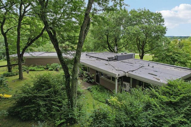 1009 Spring Valley ROAD, Burlington, WI 53105