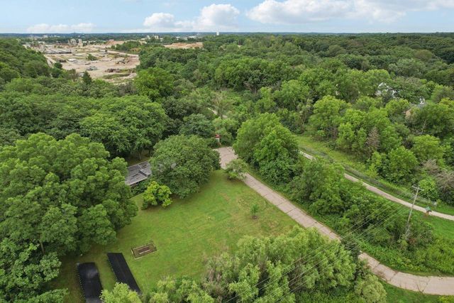 1009 Spring Valley ROAD, Burlington, WI 53105