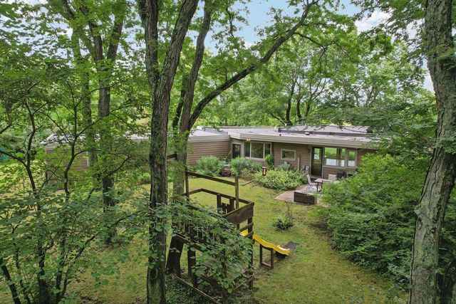 1009 Spring Valley ROAD, Burlington, WI 53105