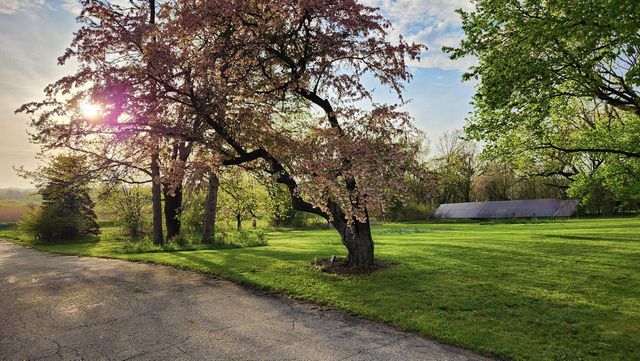 1009 Spring Valley ROAD, Burlington, WI 53105