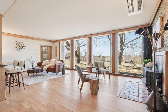 1009 Spring Valley ROAD, Burlington, WI 53105