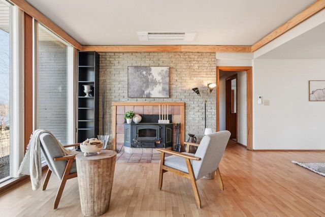 1009 Spring Valley ROAD, Burlington, WI 53105