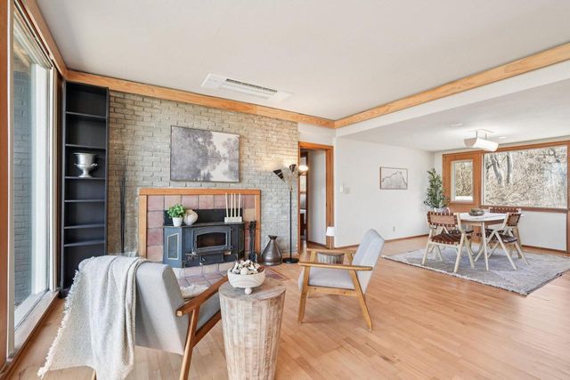 1009 Spring Valley ROAD, Burlington, WI 53105