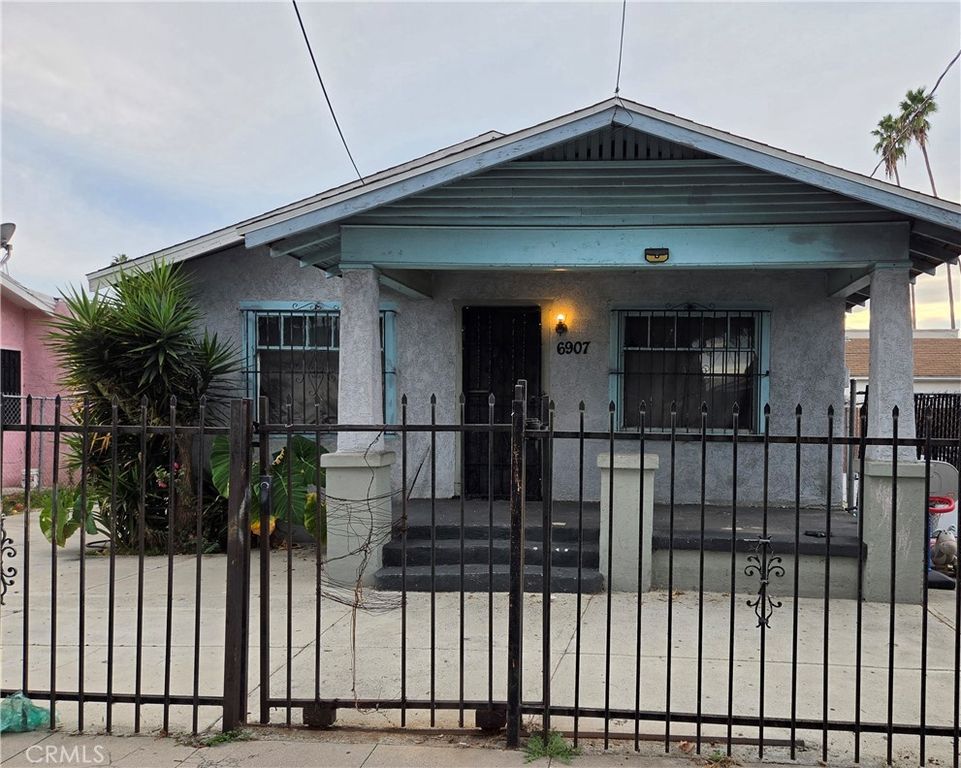 6907 Menlo Street, Los Angeles, CA 90044 — exterior