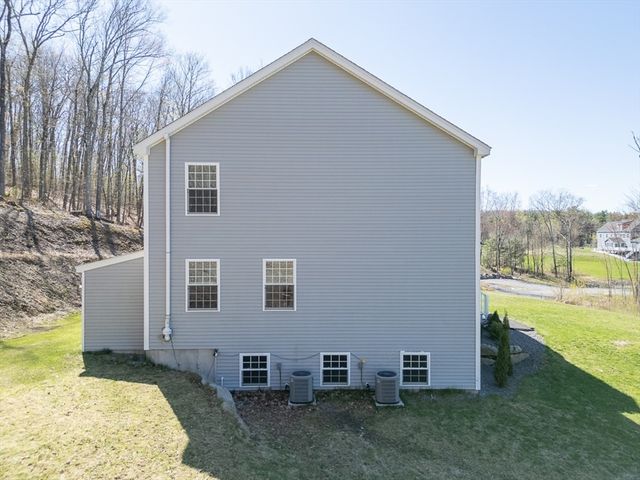 3 Chamberlain Way, Pepperell, MA 01463