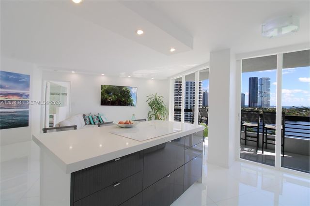 3600 Mystic Pointe Dr 1115, Aventura, FL 33180