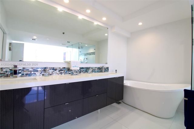 3600 Mystic Pointe Dr 1115, Aventura, FL 33180