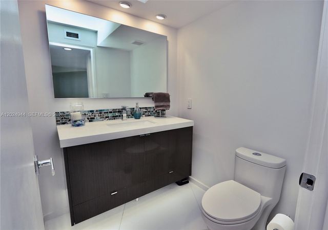 3600 Mystic Pointe Dr 1115, Aventura, FL 33180