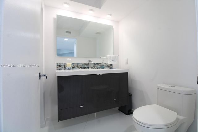 3600 Mystic Pointe Dr 1115, Aventura, FL 33180