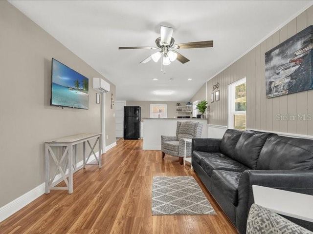 1214 E CAROLINE STREET, Tavares, FL 32778