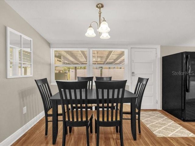 1214 E CAROLINE STREET, Tavares, FL 32778