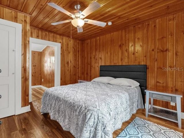 1214 E CAROLINE STREET, Tavares, FL 32778