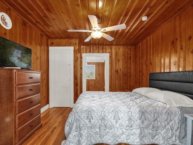 1214 E CAROLINE STREET, Tavares, FL 32778