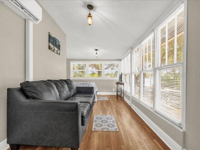 1214 E CAROLINE STREET, Tavares, FL 32778