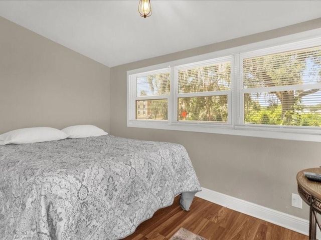 1214 E CAROLINE STREET, Tavares, FL 32778