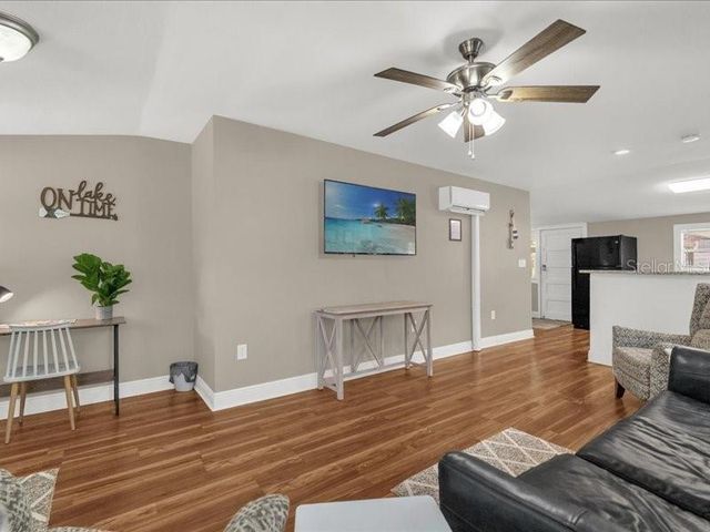 1214 E CAROLINE STREET, Tavares, FL 32778