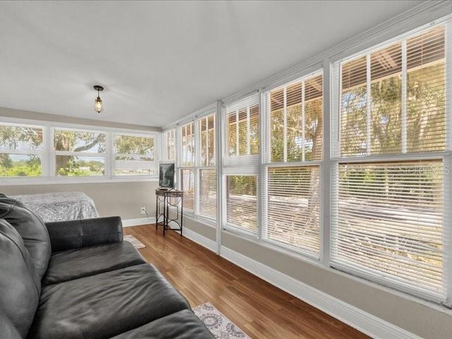 1214 E CAROLINE STREET, Tavares, FL 32778