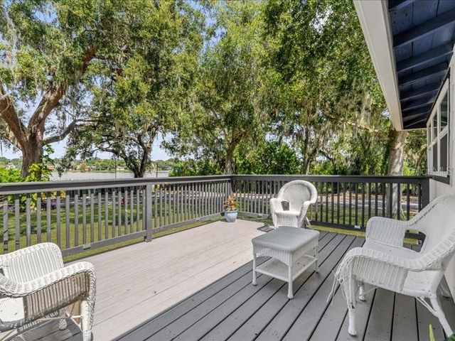 1214 E CAROLINE STREET, Tavares, FL 32778