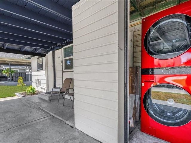 1214 E CAROLINE STREET, Tavares, FL 32778