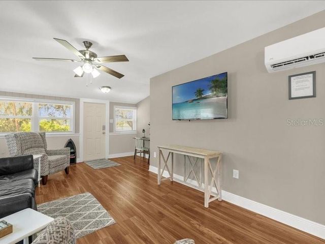 1214 E CAROLINE STREET, Tavares, FL 32778