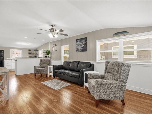 1214 E CAROLINE STREET, Tavares, FL 32778