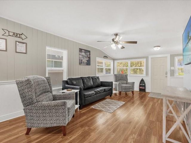 1214 E CAROLINE STREET, Tavares, FL 32778